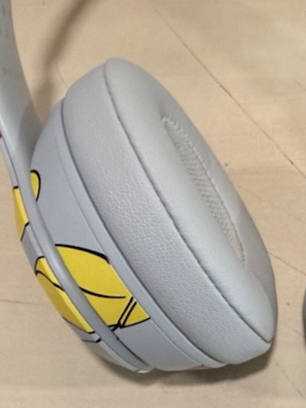 Disney Mickey Mouse Beats by Dre Over-Ear Limited Ed. Headphones With WIRES - Picture 9 of 9